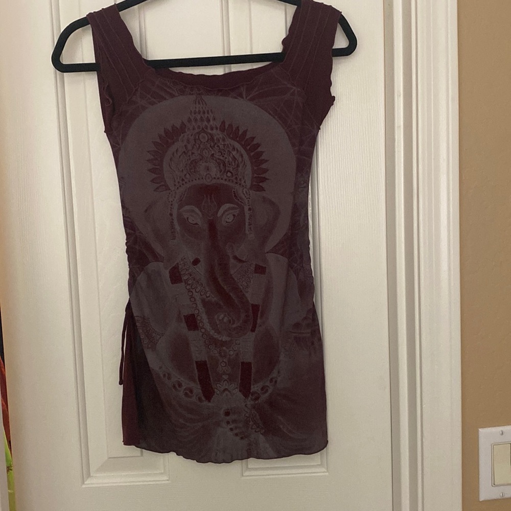 Ganesh shirt/dress. Stretchy material. Tight fit. Complimentary to body.